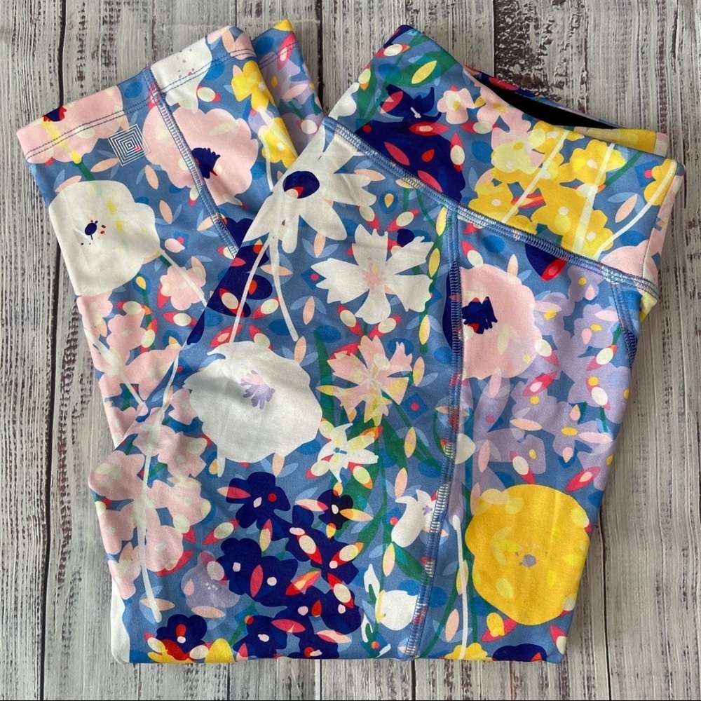 LuLaRoe Fleeced Lined Spring Floral Capris.  Size Large.